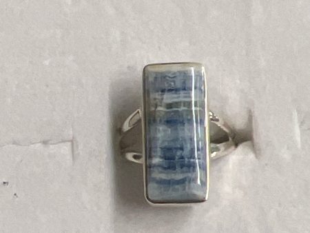 Blue Scheelite Sterling Silver Ring (Size 7) For Sale